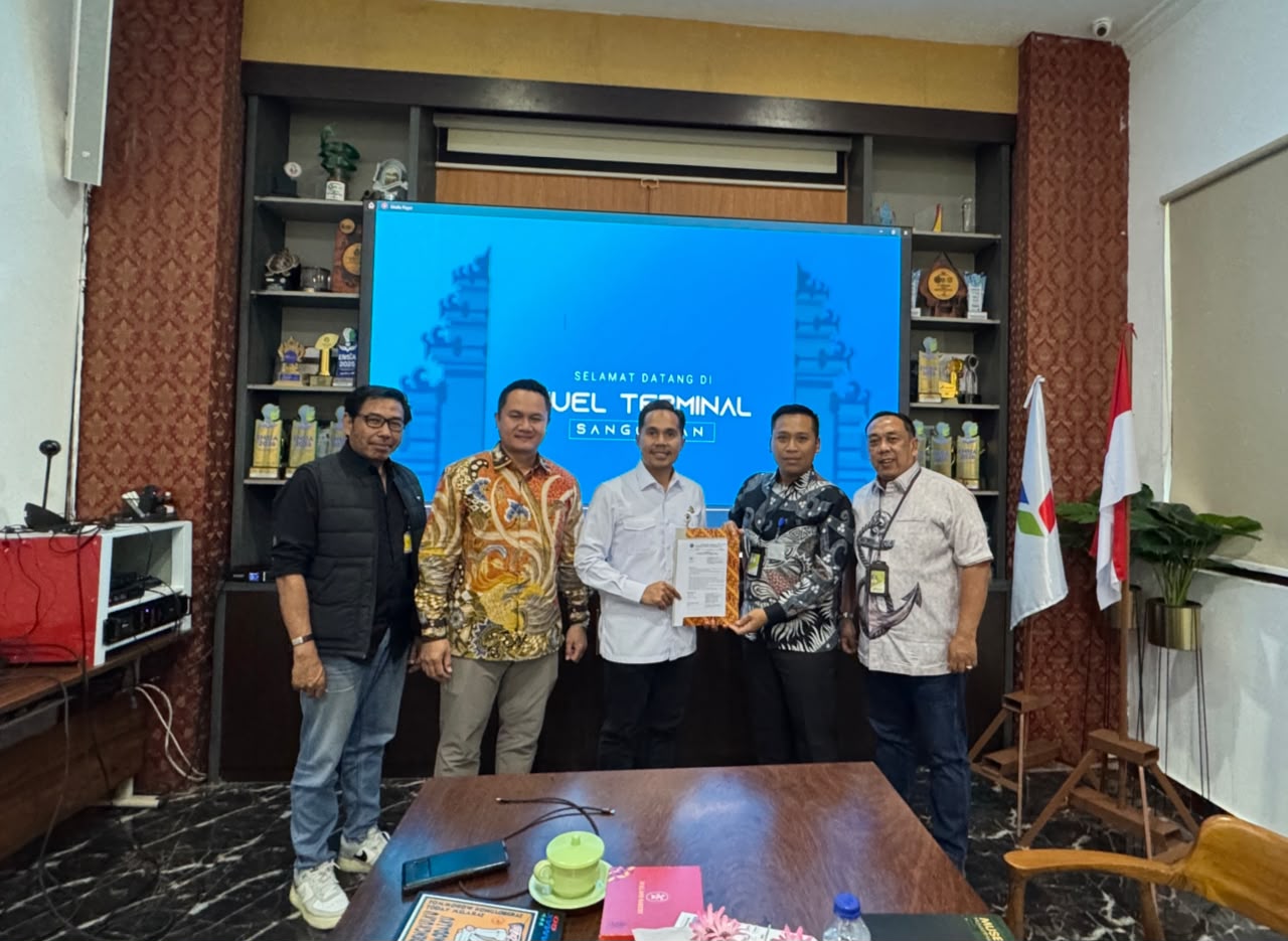 KSOP Waingapu dan Pertamina Patra Niaga Perkuat Keselamatan Operasional Kapal melalui Kerja Sama Layanan Tunda di TUKS Fuel Terminal Waingapu